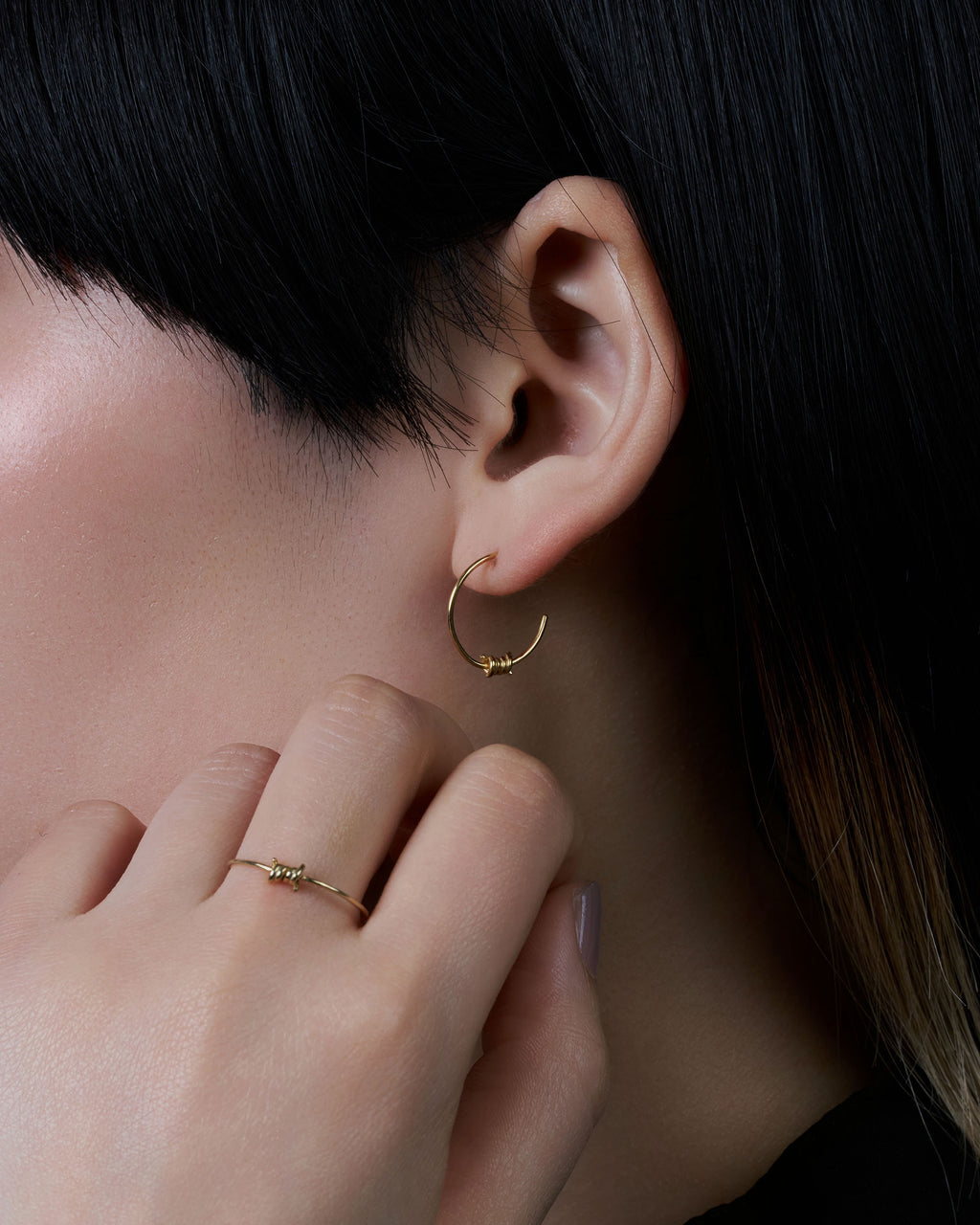 有刺鉄線ピアスゴールド