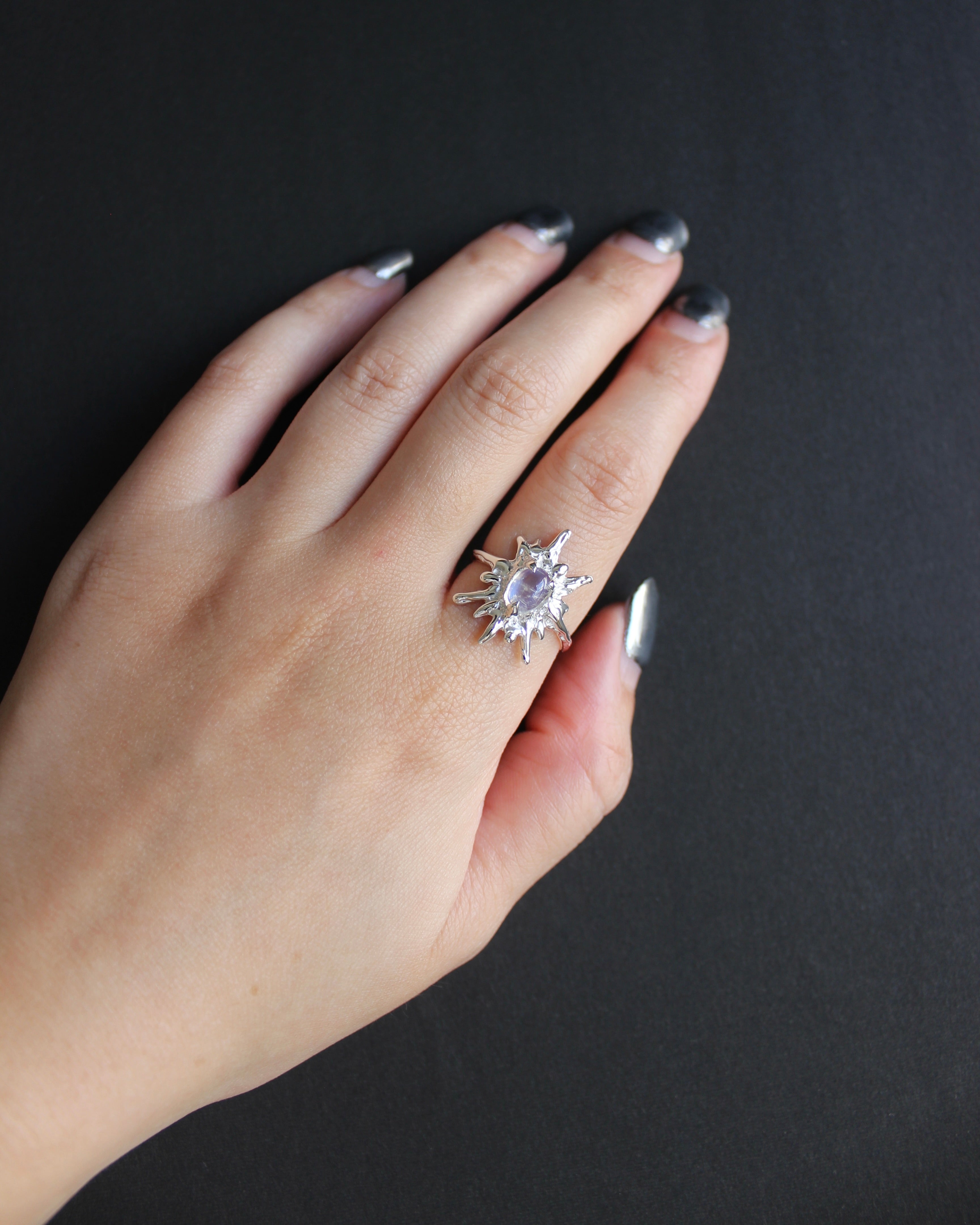 【8月限定値下げ】パーセルジュエリー ヴィクトリアンリーフ ムーンストーン スパイシーリング（ブルームーンストーン） – Haruka Ozone online store