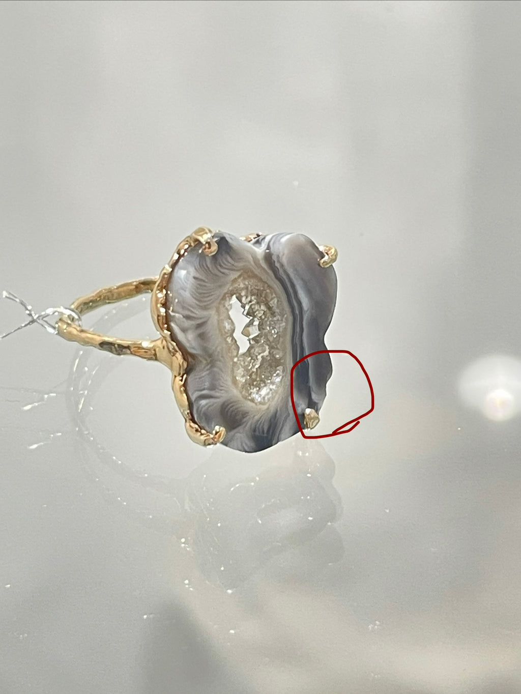 Agate ring K10 (four black flower claws)