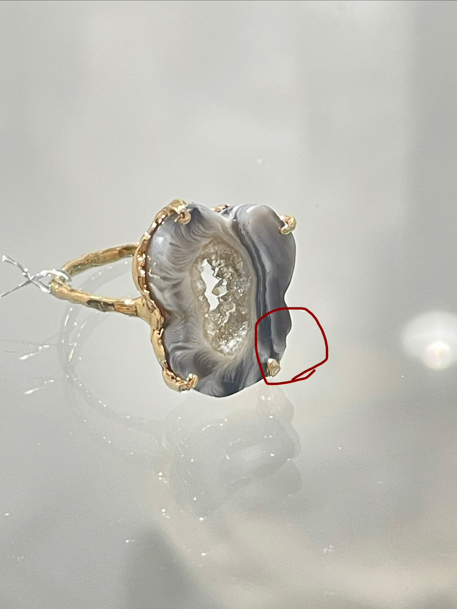 Agate ring K10 (four black flower claws)